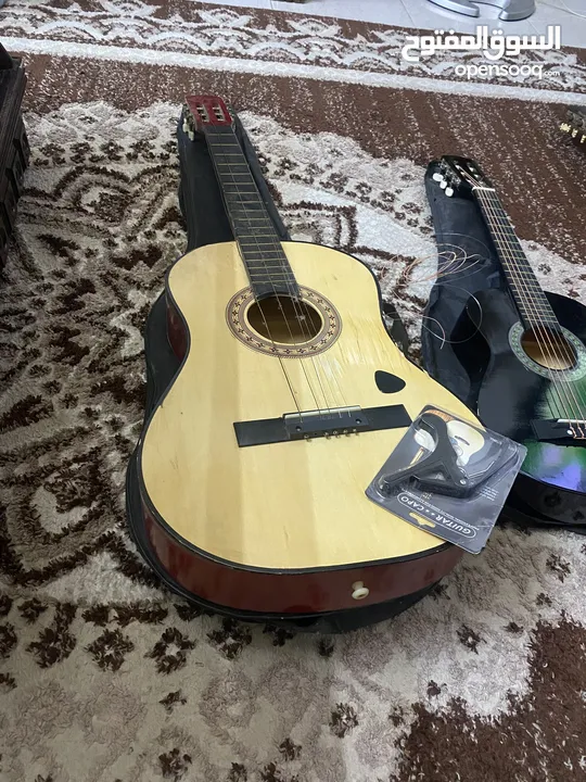 جيتارات ثلاثه للبيع