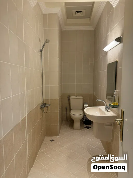 فرصة عقارية للبيع شقة مميزة في فندق 5 نجوم في الحمرا مقابل لمبنى الكازينوا الجديد