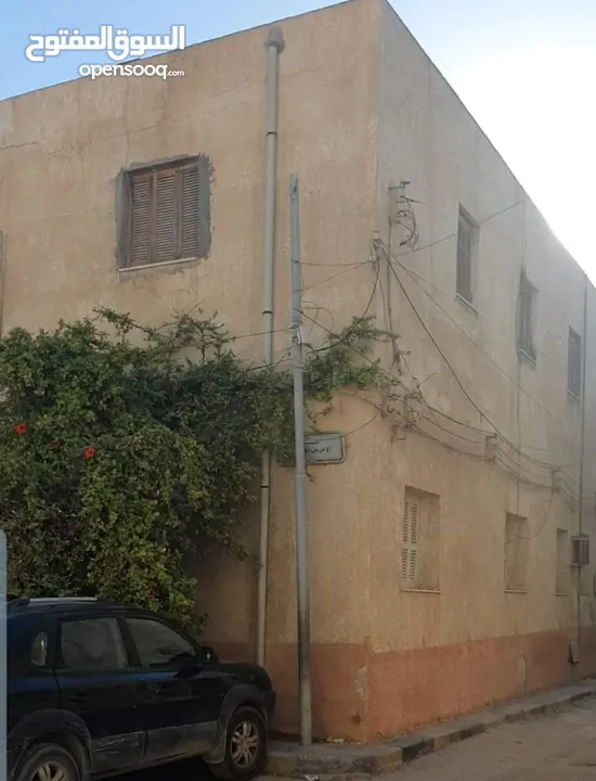 أرض سكنية في مدينة طرابلس منطقة بن عاشور خلف جامع عبدالغني علي واجهتين للبيع ،