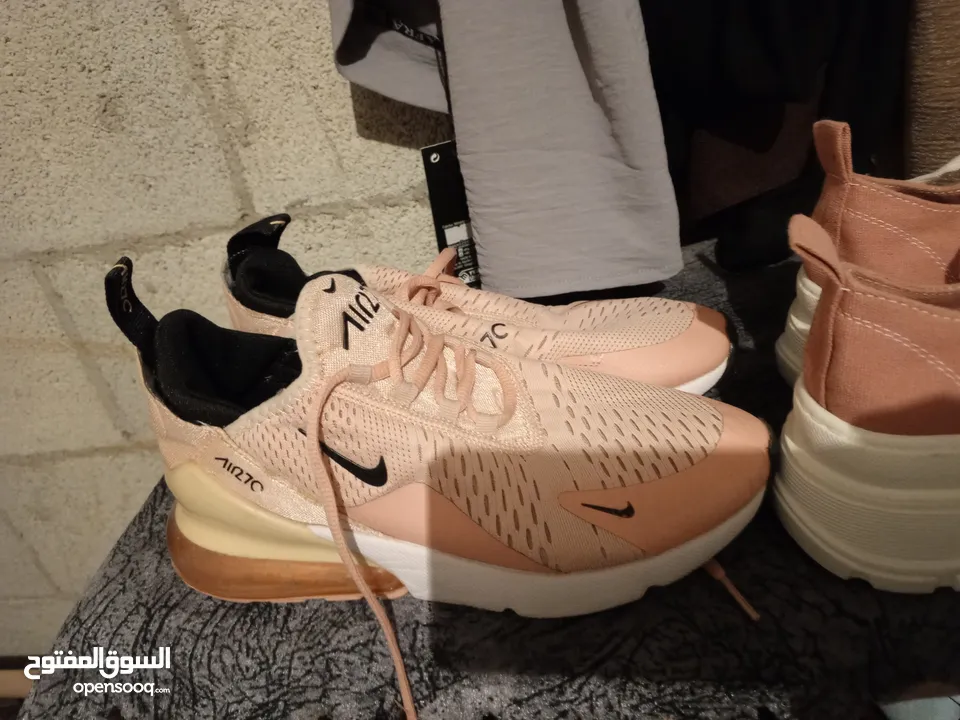 احذية اشكال الوان كلو مستعمل بحالة جديدة