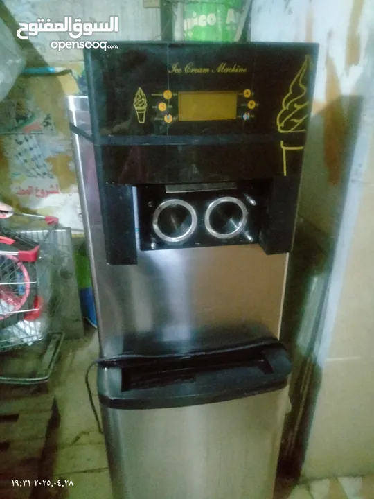 ثلاجة بوظة صب مستعملة للبيع