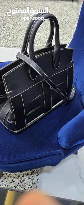 شنطة جلد طبيعي ( salvatore ferragamo calfskin thestudiocagebagsella) صناعة ايطالية