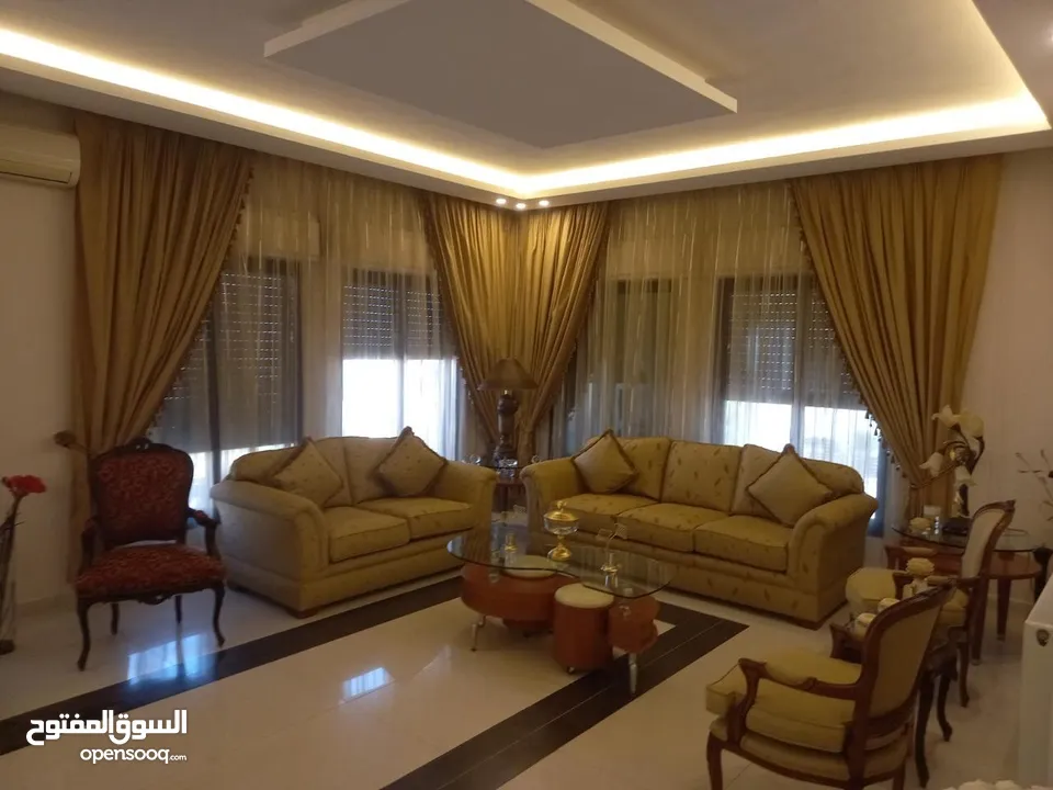 شقة ارضيه بسعر مغري داخلي 332 متر خارجي 180 متر