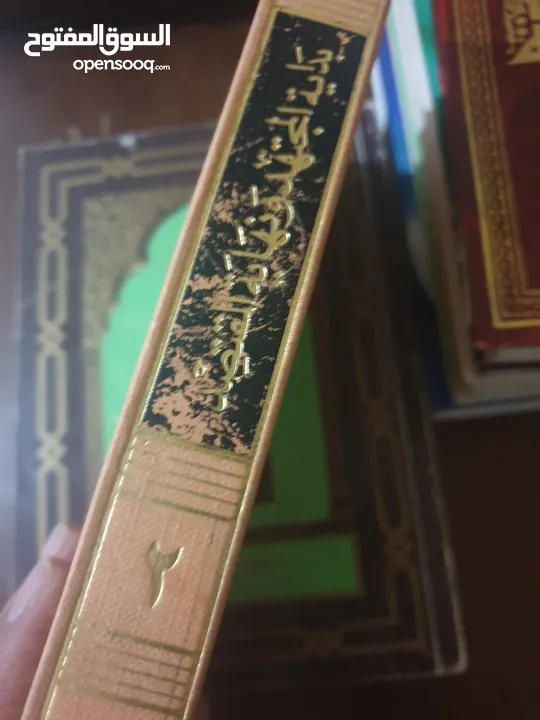 في ظلال القران كامل 6 اجزاء  مع مجموعة من الكتب الشرعيه  وبعض منها اجزاء غير مكتملة 12 د