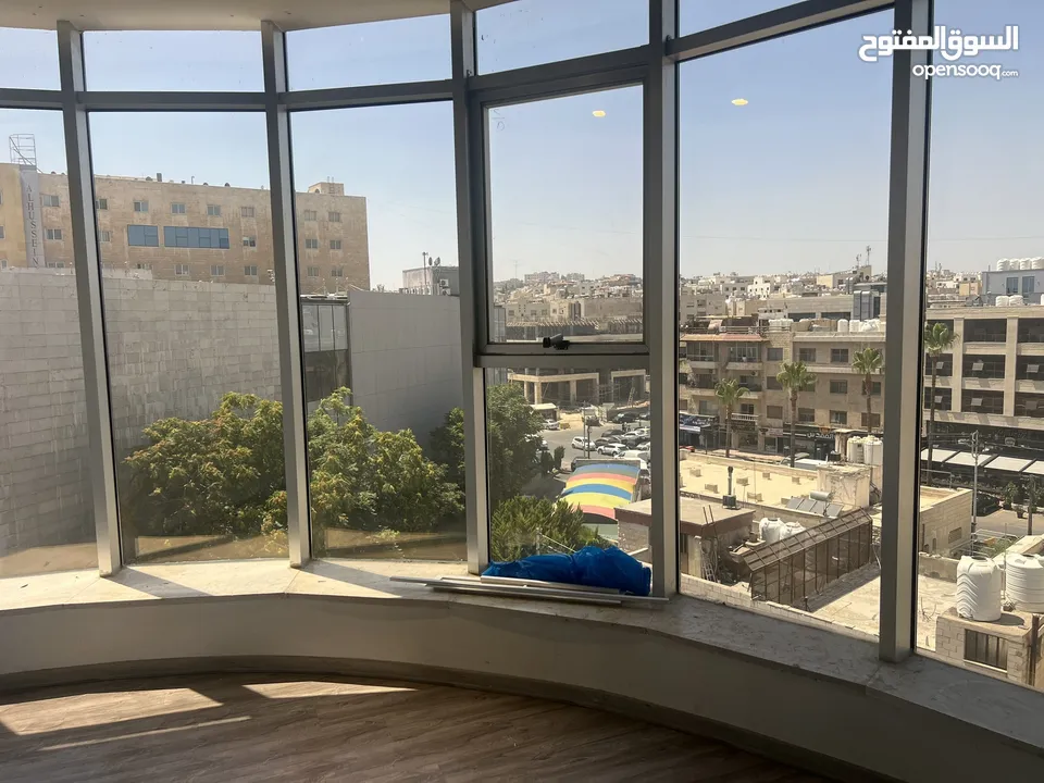 مكتب للإيجار مجهز كمركز عناية جلد وليزر