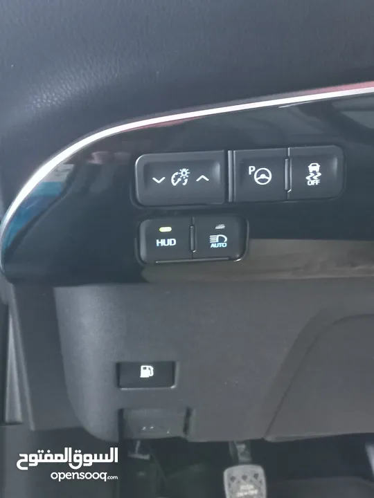 TOYOTA PRIUS HYBRID LIMITED 2022(تويوتا بريوس ليمتيد هايبرد 2022 )