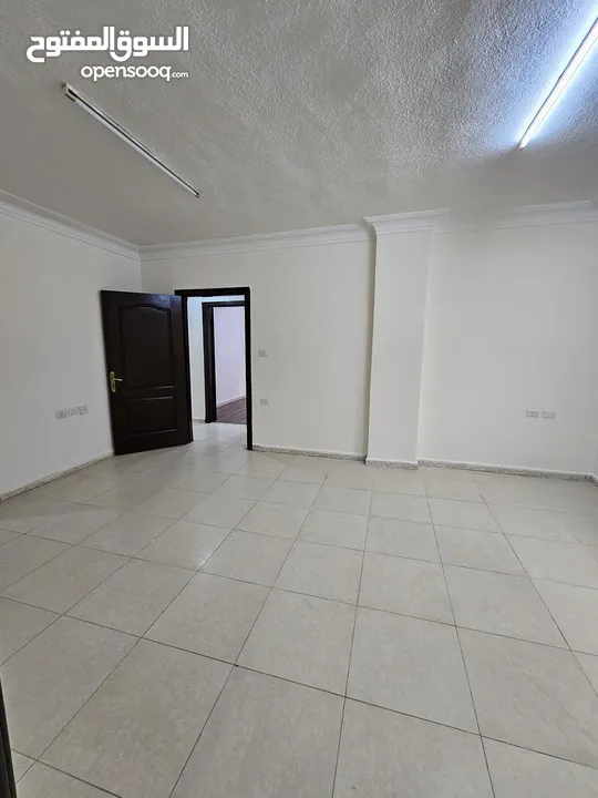 شقة طابق اول شارع الجامعة خلف ليدرز