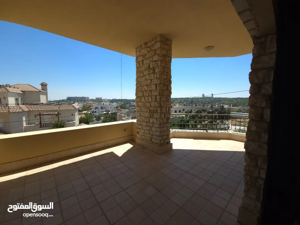 شقة غير مفروشة ( جزء من فيلا ) للإيجار ( Property 38640 ) سنوي فقط