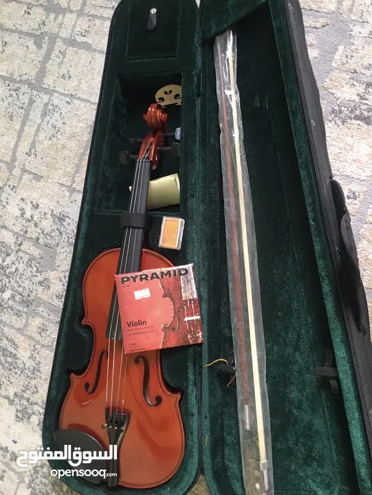 كمان للبيع مستخدم لفترة قصيرة قابل للتفاوض Violin for sale