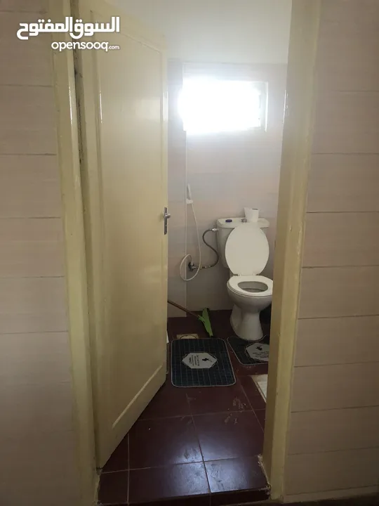 منزل منعزل مع حديقة فواكه 3 غرف صاله مجلس بلكون مطبخ مجهز مواقف سيارات