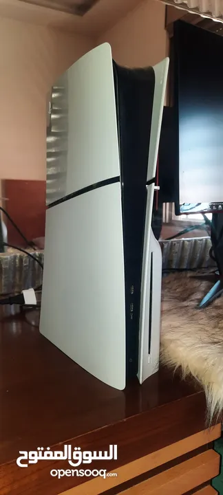 للبيع: جهاز PS5 نظيف جداً مع حساب فيه فيفا 25