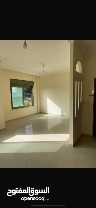 ثلاث غرف غير مفروشة للايجار المصايف