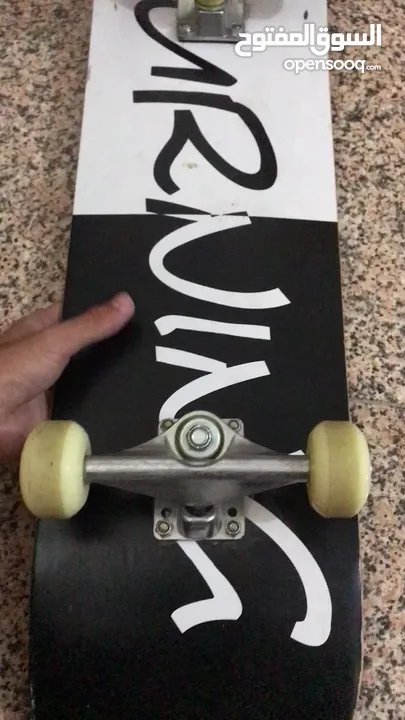 زلاجة سكيتبورد (skateboard) مستعملة بحالة جيدة جداً