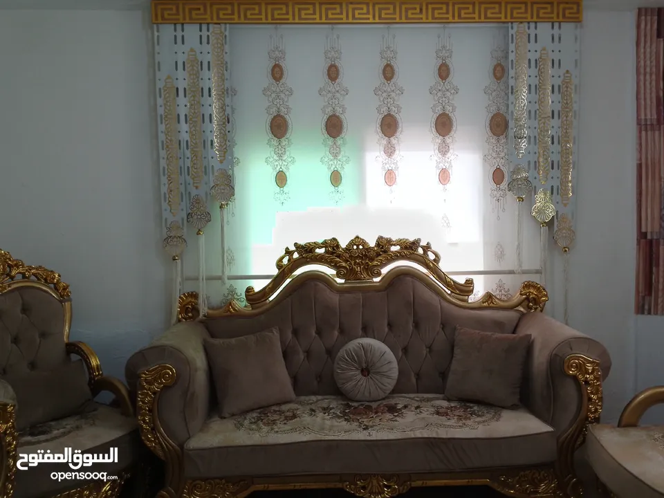 طقم كنب دمياط 9مقاعد اسفنج ضغط عالي وثقيل مع بردايتين زيبرا وطقم طربيزات رخام