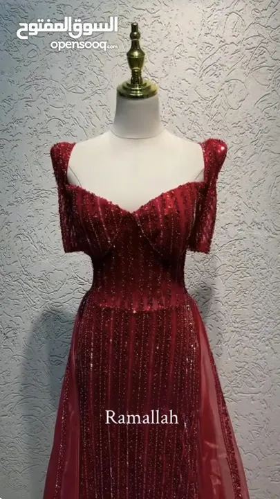 فستان سهرة مميز باللون الاحمر