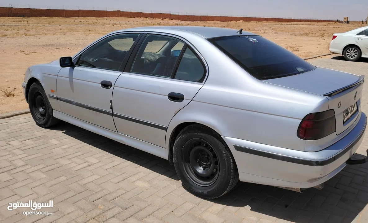 فنس واحد Bmw525 نضيفا