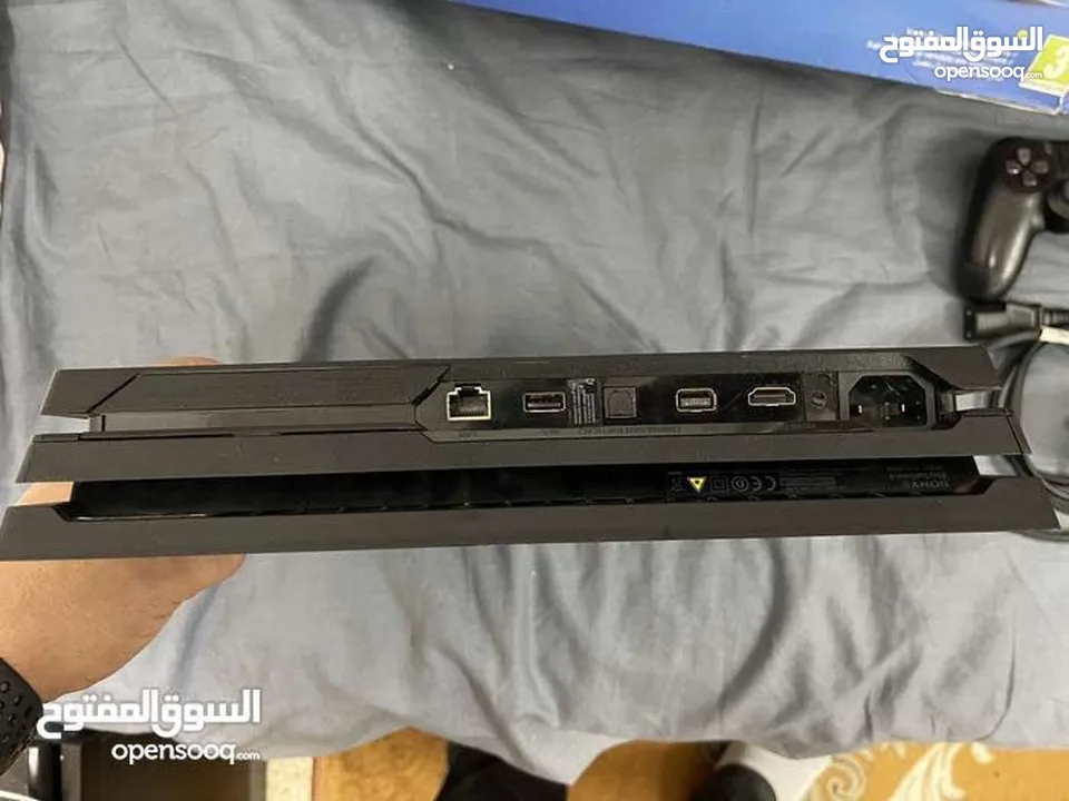 للبيع بلاستيشن ps4 pro 1T نظيف جداا