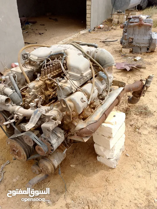 محرك شاحنة سامسنق ترياسي V8 ((نيسان))