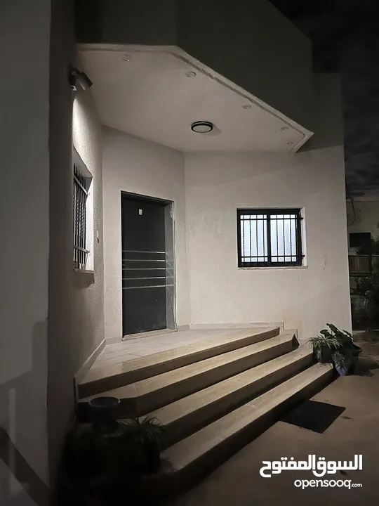 منزل مستقل مسور للبيع مع حديقة