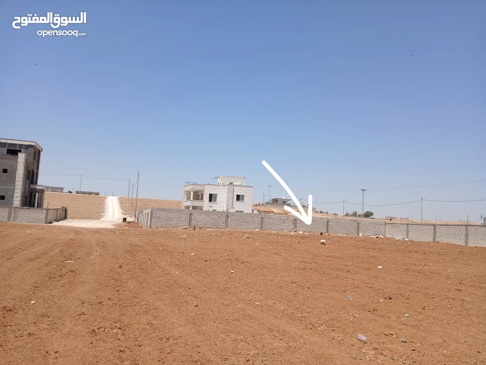 أرض للبيع في القسطل قرب شارع المطار