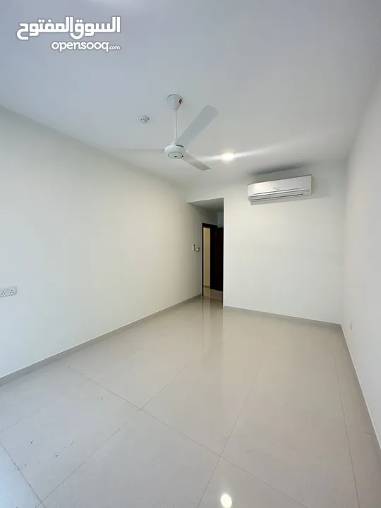 شقة مميزة بالقرب من الموج للإجار  Flat for rent  In good location close from Almooj سكني تجاري