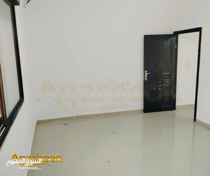 شقة مطلة غير مفروشة للايجار مناسبة للعرسان