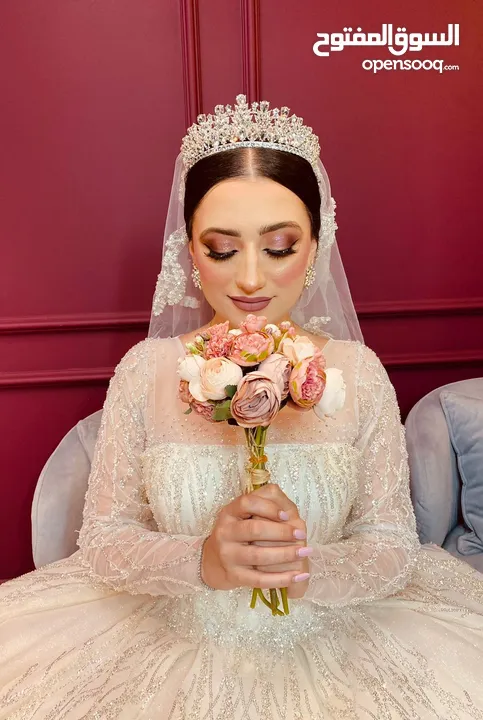 شروة مجموعة من بدل الابيض و الملون و فساتين السهرة