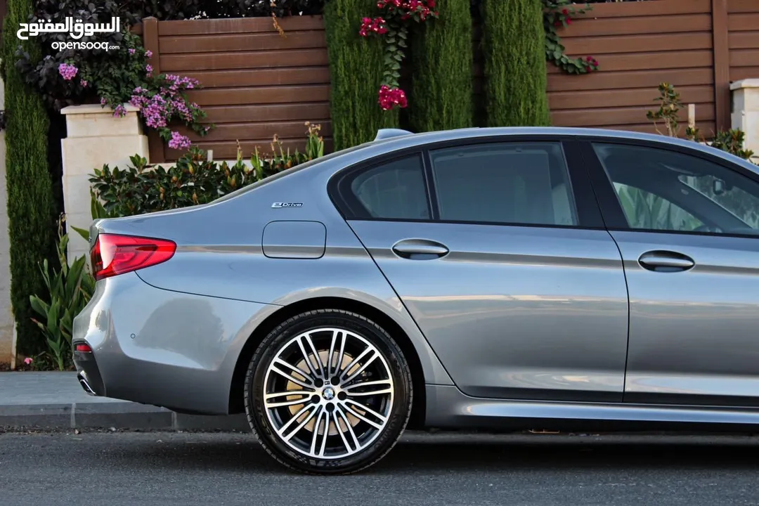 بلج ان هايبرد  M package BMW 530e 2019