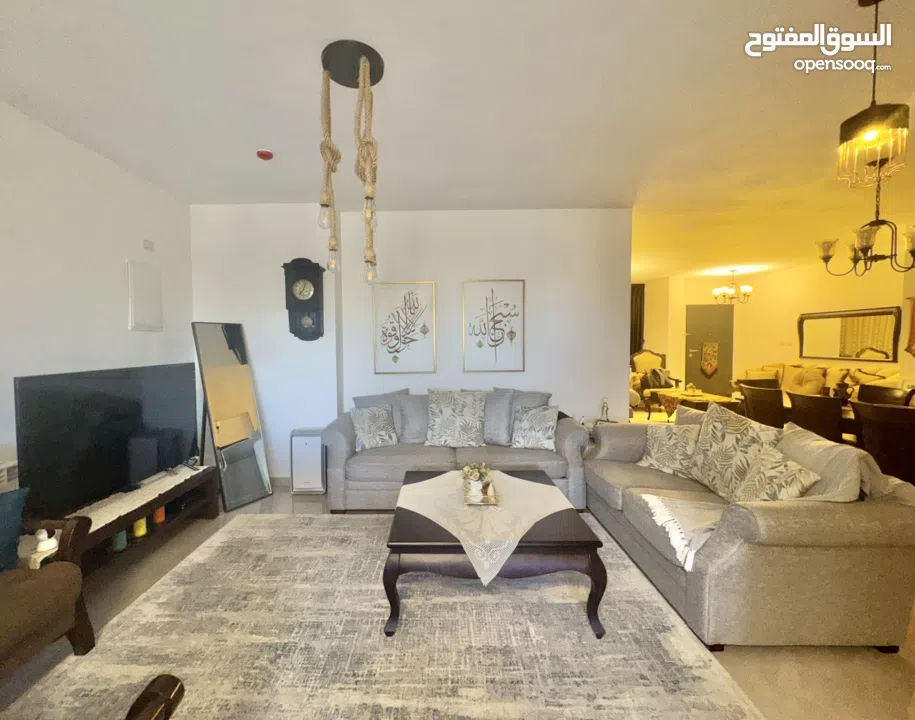 شقة للبيع مع مدخل خاص