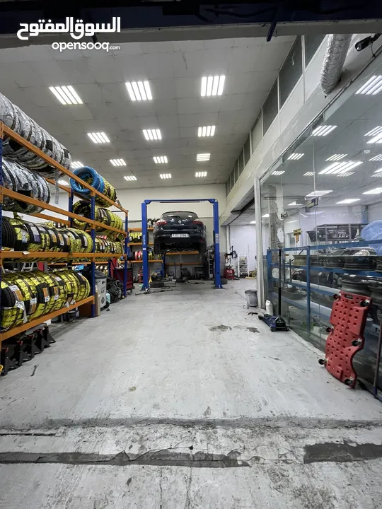 قراج للبيع جنب سوق السيارات عجمان مجهز بالكامل موقع ممتاز garage with license and equipment for sale