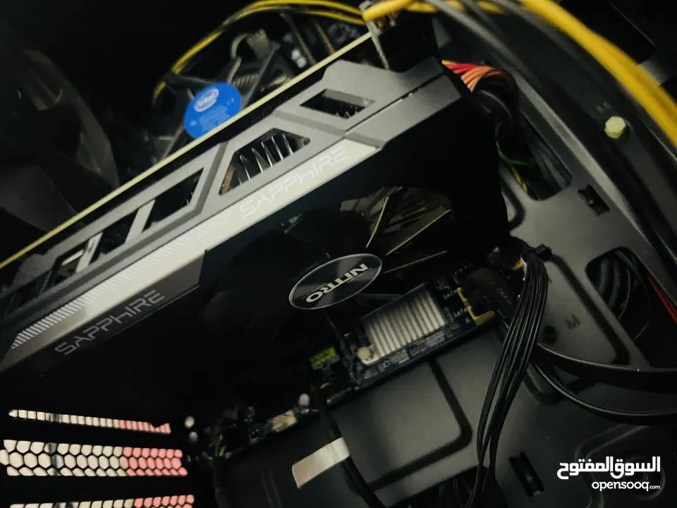 كمبيوتر ممتاز بحالة شبه جديدة