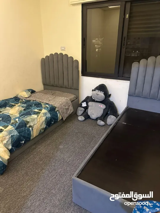 غرفة نوم فاخره للبيع وسرير مفرد عدد 2