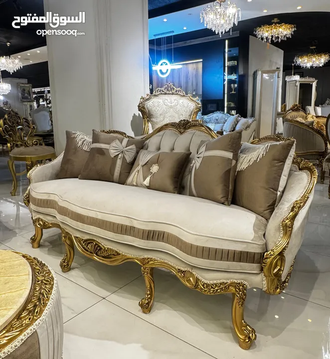 طقم كنب New classic فاخر ومميز جداً 7مقاعد مع طربيزة الوسط