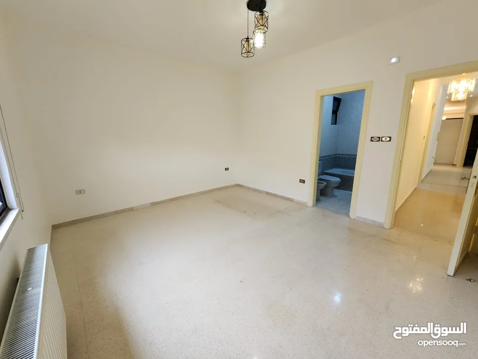 شقة فارغة للإيجار في منطقة الشميساني - ref : 14459