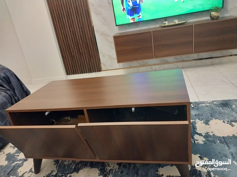 اثاث غرفة جلوس ،،طاولة وسط مع خزانة تلفاز معلقة للبيع