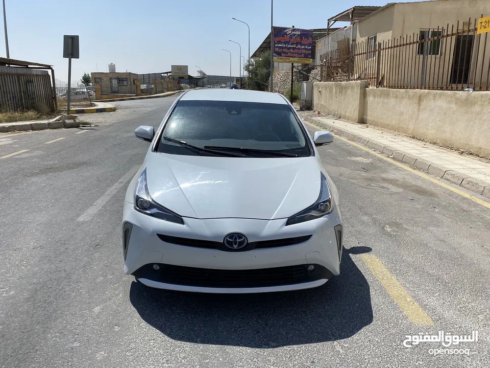 تويوتا بريوس تصلح للاعفاءات والجمرك 2022 ماشيه 10 الاف فحص 4 جيد صنف Xle فل كامل