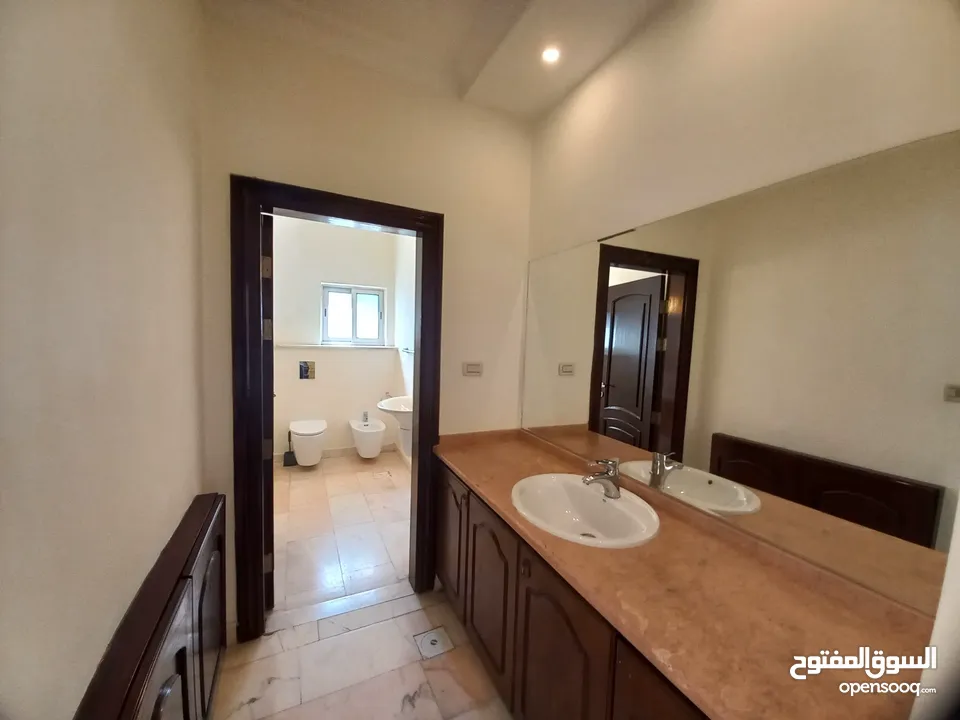شقة غير مفروشة للإيجار 400م2 ( Property 19553 )-175107001
