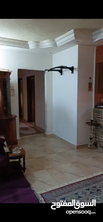 شقة طابق ثاني مميزة بارقى منطقة الزرقاء في جبل المغير