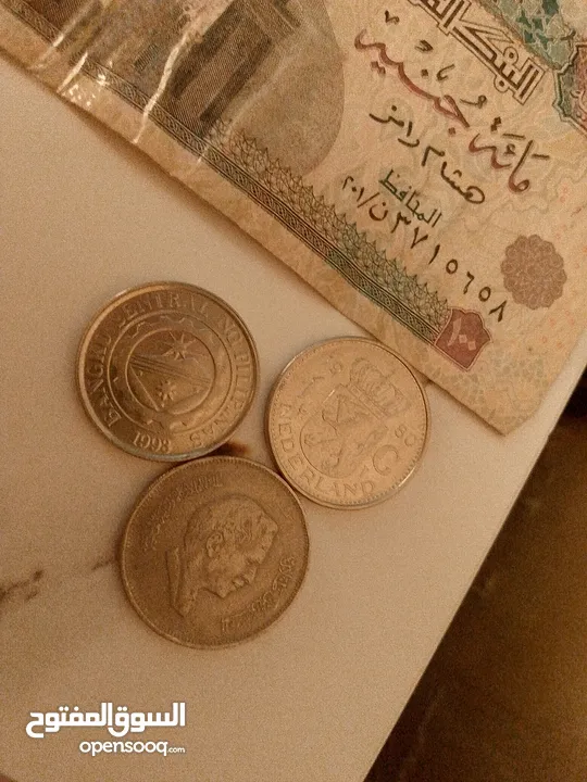 مجموعه من العملات العربيه والاجنبيه+ السعر الخاص