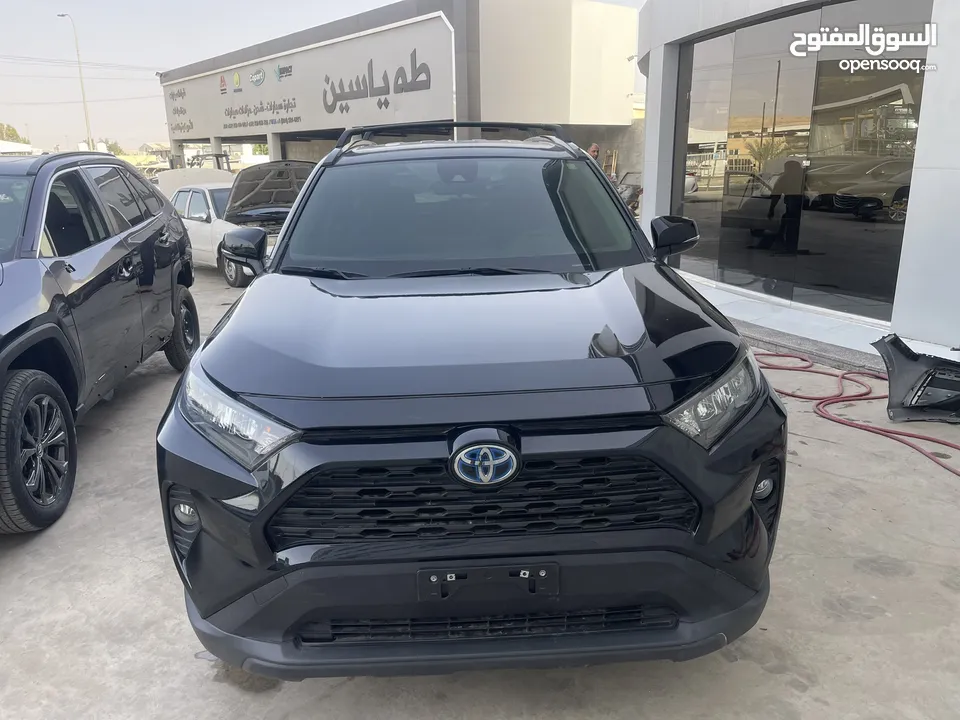 2021 TOYOTA RAV4, LE  بطاريه ليثيوووم السياره توب نضافه بصلاه على النبي