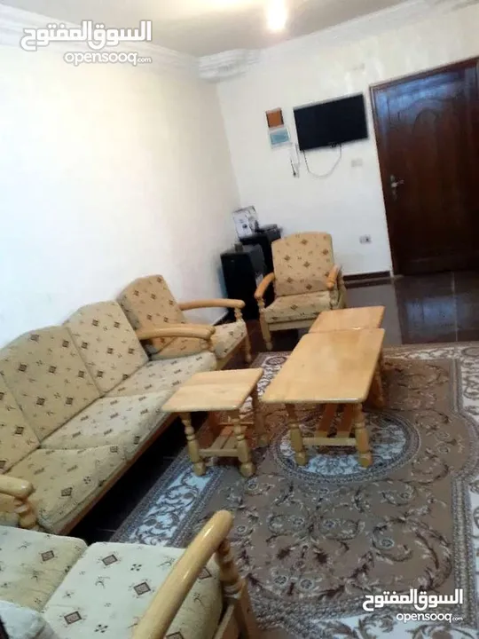شقة مفروشة غرفتين و صالة مقابل البوابة الجنوبية لجامعة اليرموك