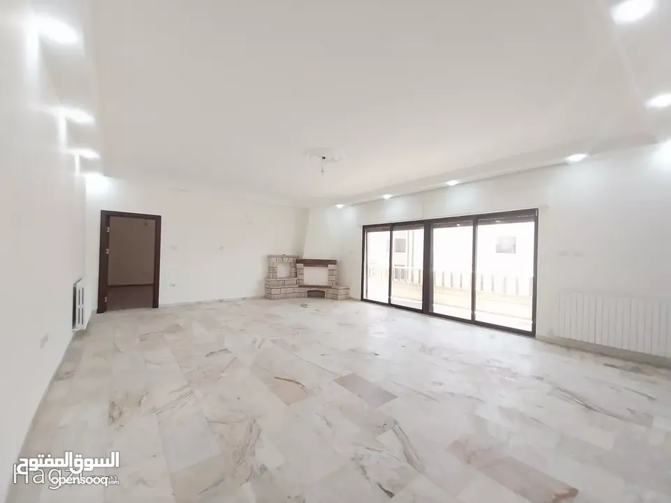 فيلا للايجار في ام اذينة  ( Property 33438 ) سنوي فقط