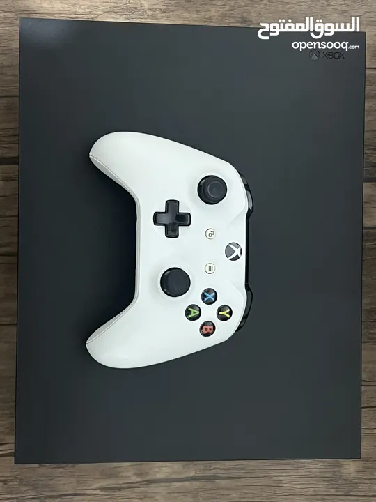 جهاز Xbox One X بحالة الجديد مع كرتونته