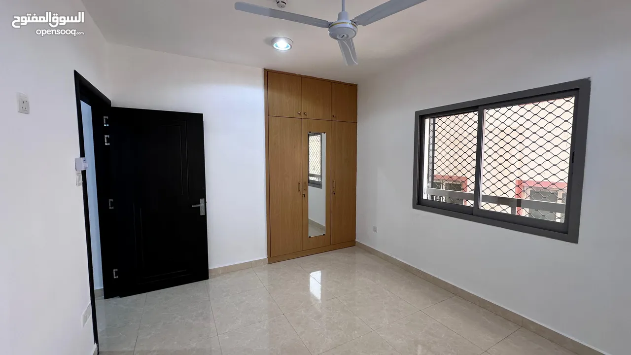 (  محمود سعد  )أفخم شقة غرفتين وصالة مع بلكونة كبيرة مع خزائن في الحائط اطلالة مفتوحة تشطيب راقي