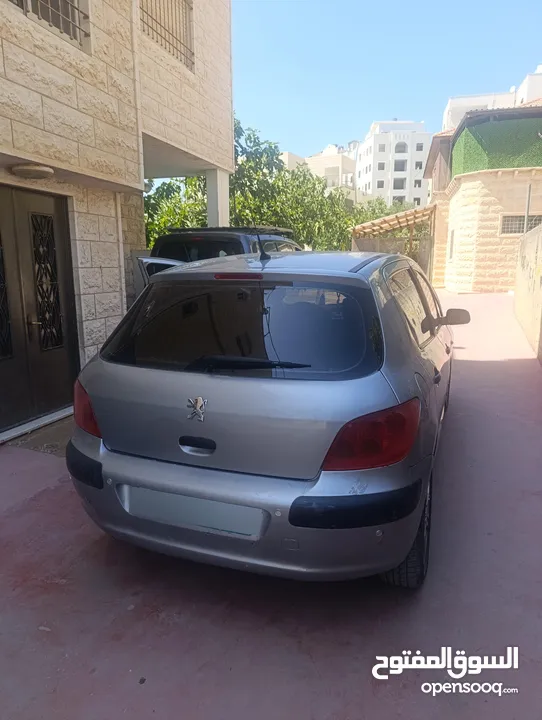 بيجو 307 موديل 2005 بحالة ممتازة وبدون اعطال مع وجود قطع غيار للسيارة السعر عالكاش مع امكانية البدل