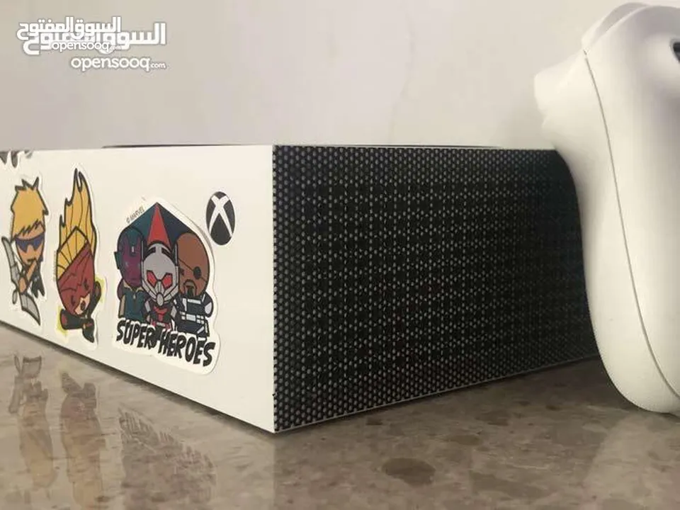 Xbox series s بحاله ممتازة جدا