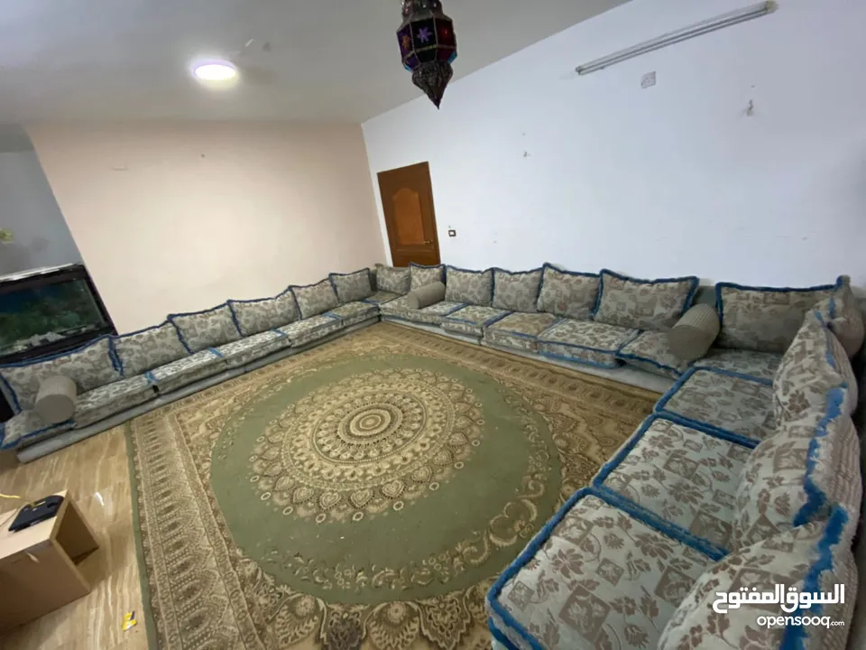 اثاث فخم للبيع اكثر من طقم موجود بل صور