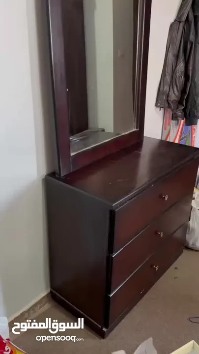 اثاث مستعمل مشكل وغرف نوم وكنب وخزائن وثلاجات ونثريات.وتخوت.وثريات