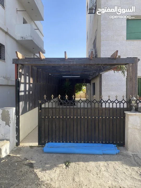 بنايه كامله اربع طوابق للبيع كامله بسعر مغري خلف الكارفور في اجمل مناطق مادبا