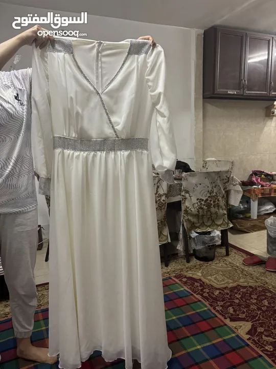 فستان حفلات ابيض مبطن دبل كلوش